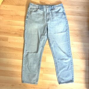 American Eagle Mom Jeans 12 Short Light Wash Straight Distressed Knee Denim